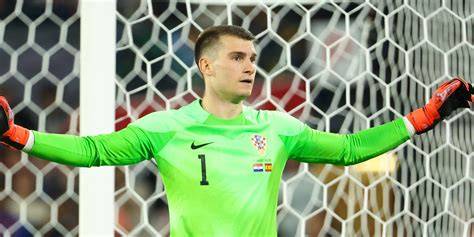 Dominik Livaković portero del Fenerbahçe