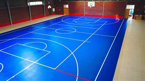 Proceso de pulido y demarcación de cancha deportiva
