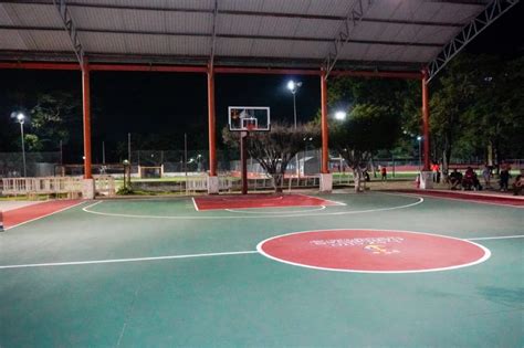 Cancha municipal de básquetbol techada