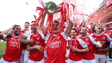 Arsenal levanta trofeo de FA Cup