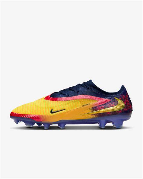 Erling Haaland usando botas Nike Phantom