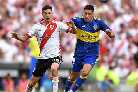 enfrentamiento entre jugadores de Boca y River