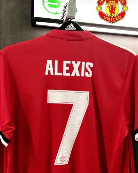Alexis Sánchez con camiseta número siete Manchester United