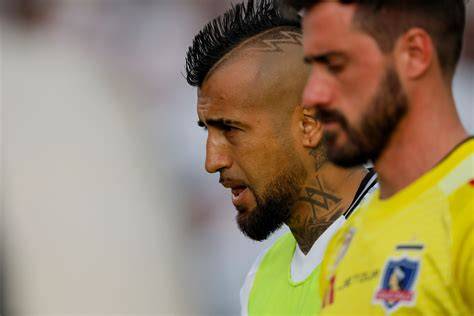 Arturo Vidal y Fernando De Paul discutiendo