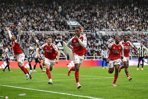 Arsenal celebra victoria ante Everton