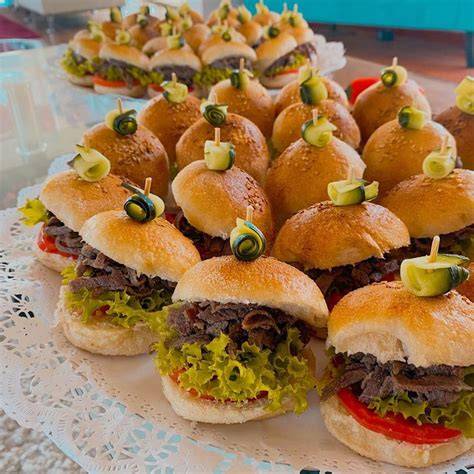 Tapaditos y mini hamburguesas para eventos