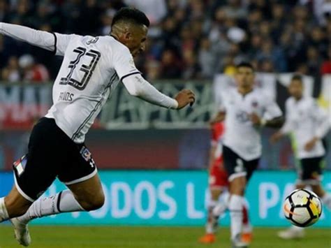 Lucas Barrios cabecea ante Corinthians