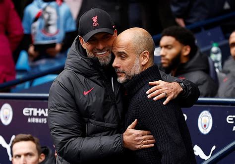 Guardiola y Klopp durante un partido de Premier League