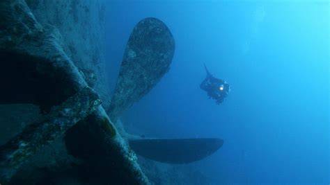 Restos de bombardero B-17 bajo el Adriático