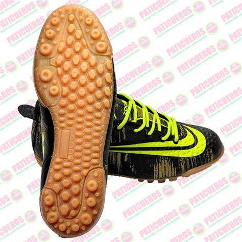 suela de zapatilla para arquero en cancha
