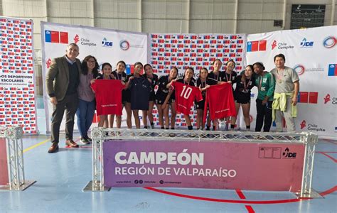 Partido escolar de balonmano sub-14