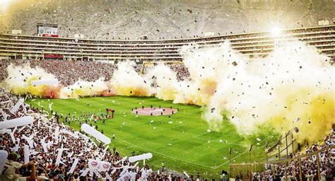 Partido de fútbol universitario sudamericano