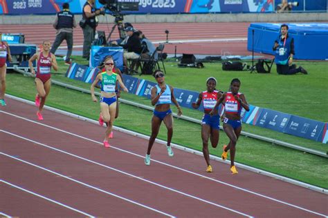 Déborah Rodríguez compitiendo en 800 metros