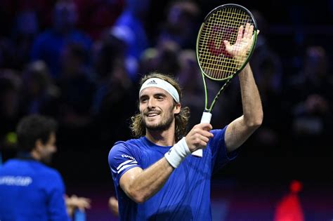 Tsitsipas celebra victoria en Rod Laver Arena