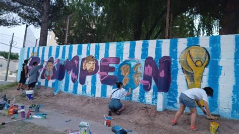 mural de campeones de River frente al Monumental