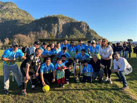 Equipo de fútbol rural y comunidad deportiva