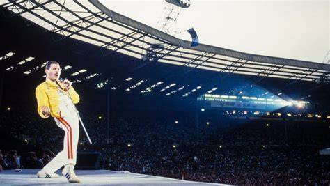 Queen en el escenario de Wembley 1986