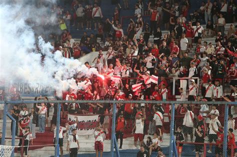 Hinchas de River en el Gran Parque Central