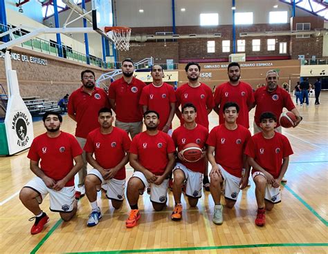 Logo y equipo de básquetbol UCM