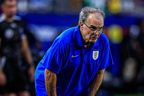 Marcelo Bielsa dirigiendo a Vélez