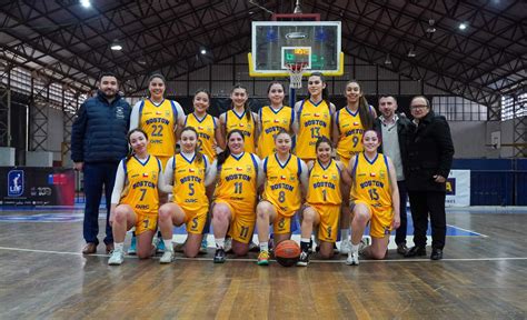 Partido de básquetbol femenino en Maipú