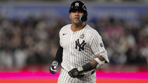 Gleyber Torres con uniforme de Yankees