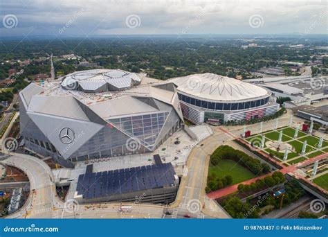 Mercedes-Benz Stadium y Georgia Dome en Atlanta