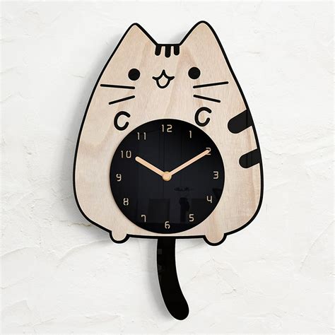 Reloj de pared gato con cola móvil