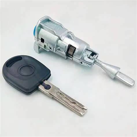 Puerta del VW Gol con cilindro de cerradura