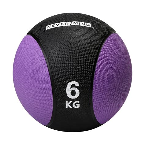 Balón medicinal con rebote durante entrenamiento