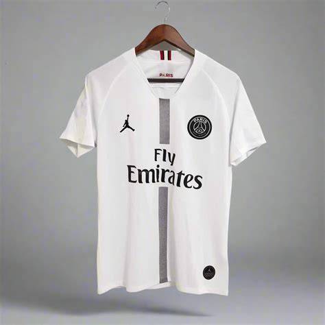 Detalles gráficos de camiseta PSG blanca