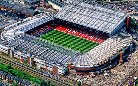 Old Trafford durante el derbi de Mánchester