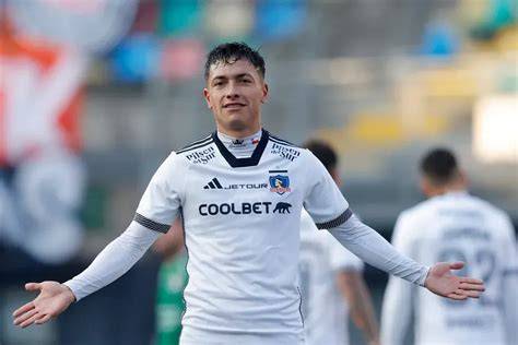 Cristián Zavala celebrando asistencia Colo-Colo