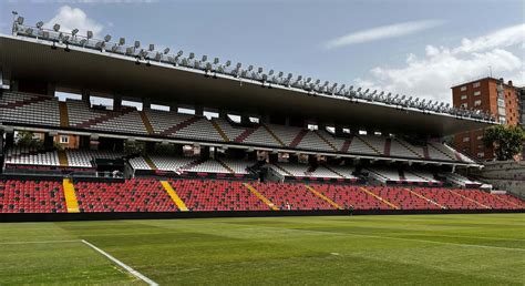 Estadio de Vallecas y aficionados del Rayo
