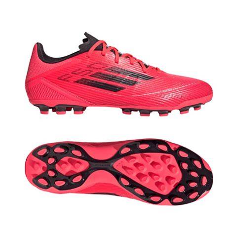 Compartimento inferior para botas de fútbol