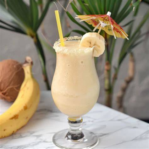 Colada de banana verde en taza