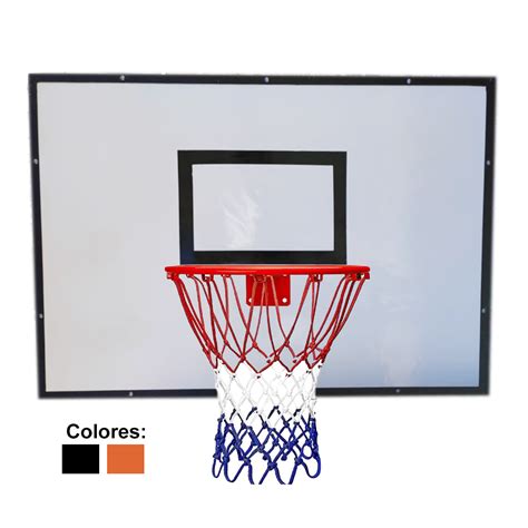 Etiqueta metálica en tablero de baloncesto
