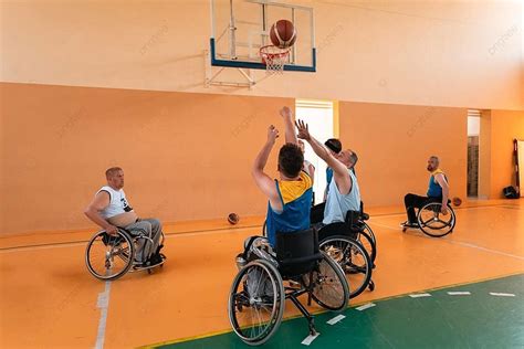 Partido de básquetbol inclusivo en silla de ruedas