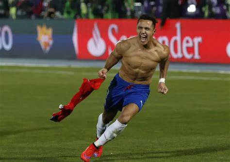 Alexis Sánchez marca penal ante Barcelona