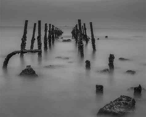 Río roto entre niebla y rocas