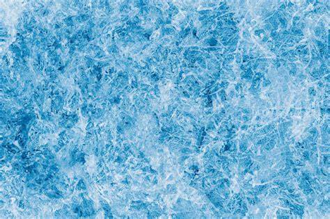Río fragmentado con hielo y escarcha