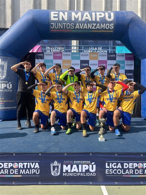 Partido de futbolito universitario en Maipú
