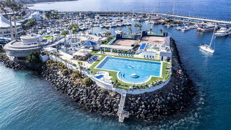 Club náutico integrado en puerto marítimo