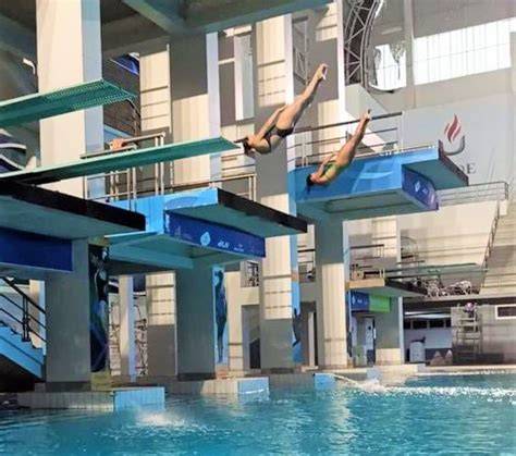 Clavados sincronizados en piscina olímpica