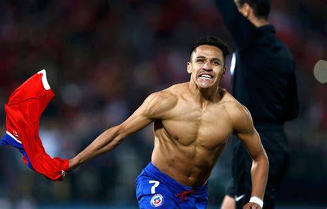 Alexis Sánchez celebrando gol con Chile