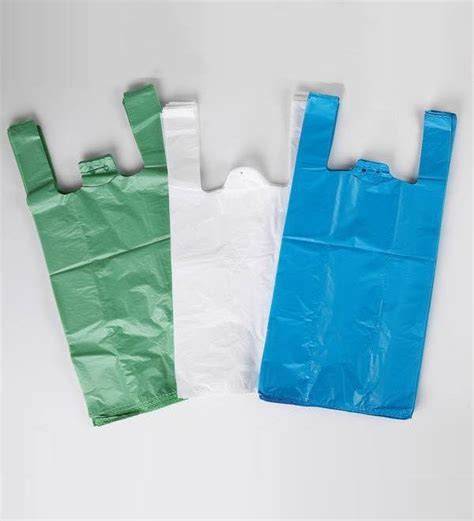 Bolsa tipo camiseta con asas integradas