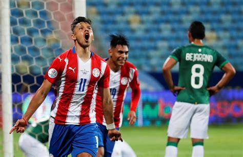 Ángel Romero celebra gol con Paraguay