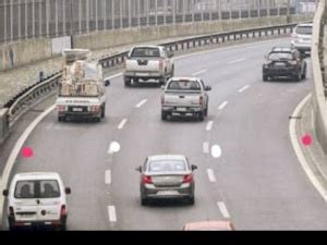 Carretera con pistas derecha e izquierda