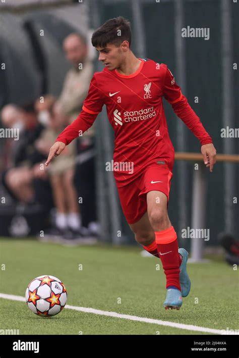 Oakley Cannonier pasapelotas del Liverpool