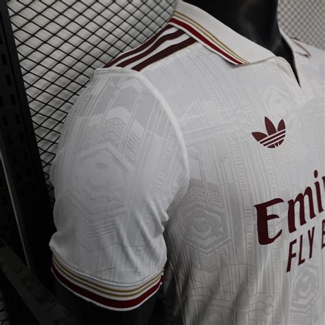 Colo-Colo y Arsenal camisetas rojas